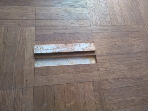 IMG_20160404_111524-1-300x225 Вынимаете шатающуюся паркетную планку